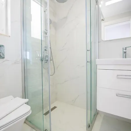 Kalkan Kalamar Koyunda Denize Sifir Oezel Platformlu Elena 2 * Kaş