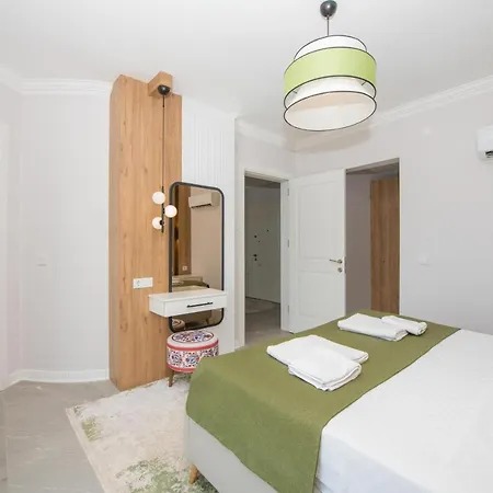 Kalkan Kalamar Koyunda Denize Sifir Oezel Platformlu Elena 2 Kaş
