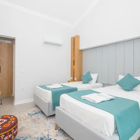Villa Kalkan Kalamar Koyunda Denize Sifir Oezel Platformlu Elena 2 Kaş