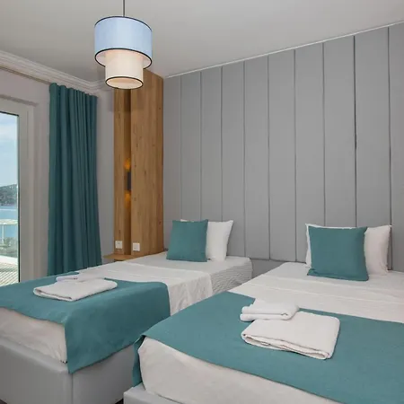 Kalkan Kalamar Koyunda Denize Sifir Oezel Platformlu Elena 2 Villa