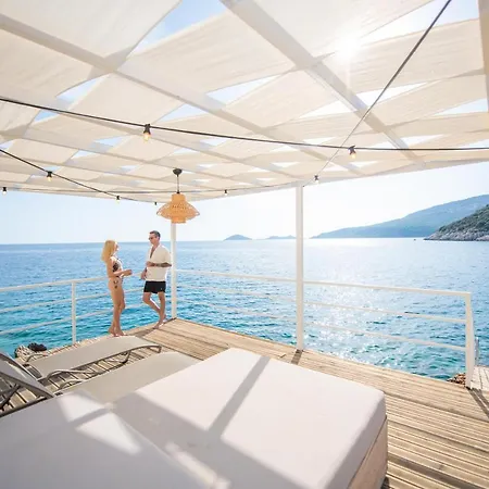 Kalkan Kalamar Koyunda Denize Sifir Oezel Platformlu Elena 2 Villa Kas