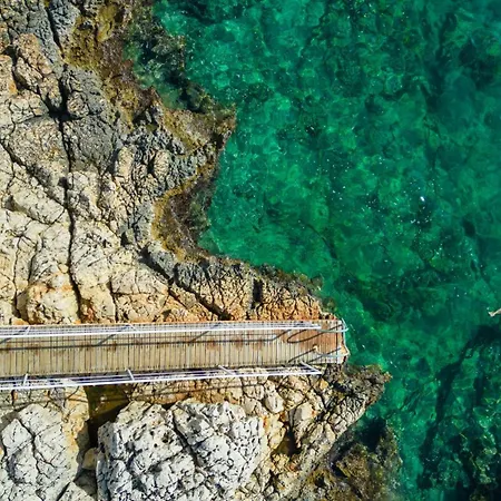 فيلة Kalkan Kalamar Koyunda Denize Sifir Oezel Platformlu Elena 2