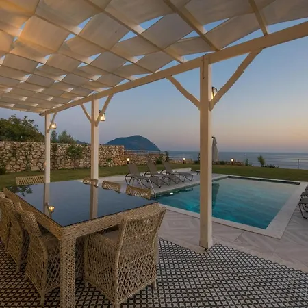 Kalkan Kalamar Koyunda Denize Sifir Oezel Platformlu Elena 2 Βίλα