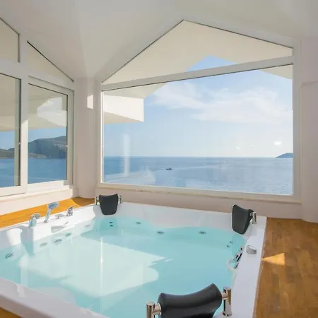 Villa Kalkan Kalamar Koyunda Denize Sifir Oezel Platformlu Elena 2 Kas