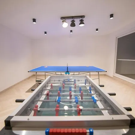 Kalkan Kalamar Koyunda Denize Sifir Oezel Platformlu Elena 2 *