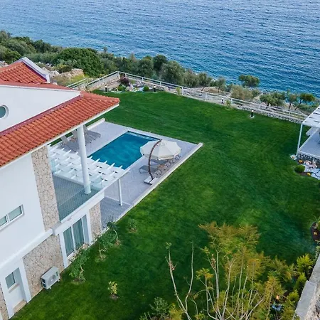 Kalkan Kalamar Koyunda Denize Sifir Oezel Platformlu Elena 2 Villa
