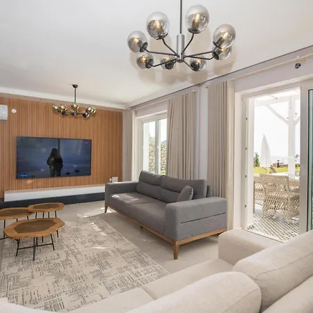 Villa Kalkan Kalamar Koyunda Denize Sifir Oezel Platformlu Elena 2 *