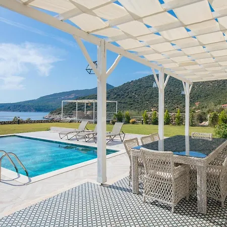 Kalkan Kalamar Koyunda Denize Sifir Oezel Platformlu Elena 2 *