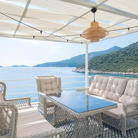 Villa Kalkan Kalamar Koyunda Denize Sifir Oezel Platformlu Elena 2 *