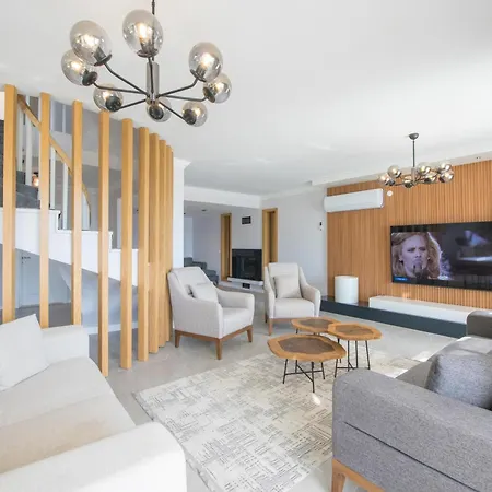 Kalkan Kalamar Koyunda Denize Sifir Oezel Platformlu Elena 2 Villa *